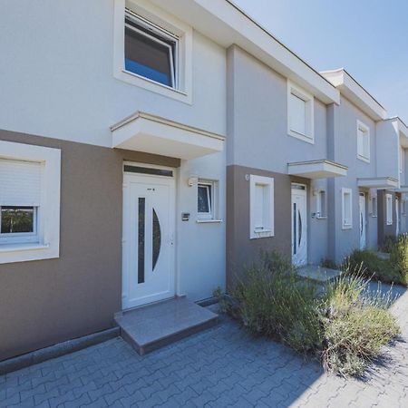 Apartments Lemon Novalja Ngoại thất bức ảnh