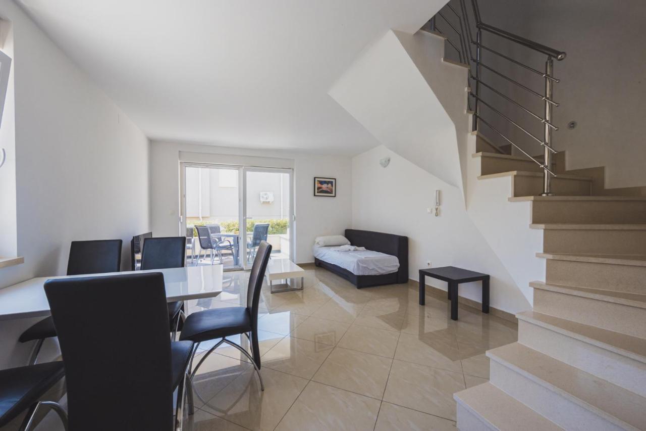Apartments Lemon Novalja Ngoại thất bức ảnh
